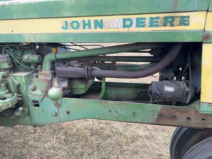 john-deere-520-image-19