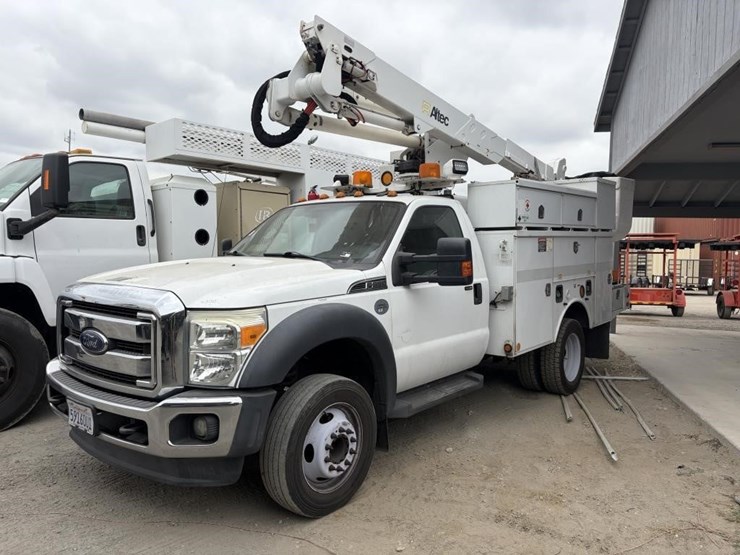 2015-ford-f550-xlt-image-1