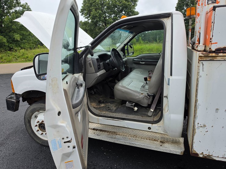 2000-ford-f550-image-45