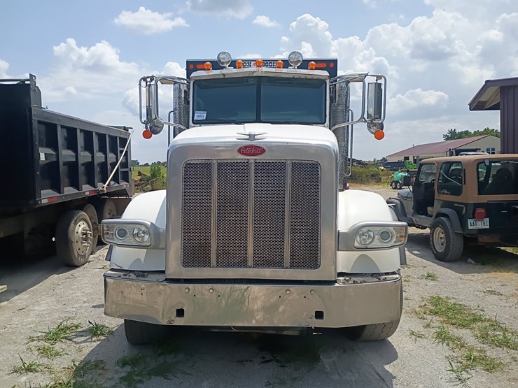2014-peterbilt-367-image-13