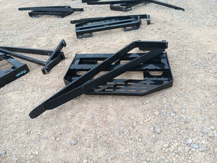 #l75-038-•-future-pallet-fork-skid-steer-attachment-image-3