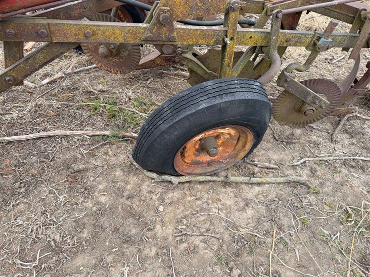 mccormick-pull-type-three-bottom-plow-image-9