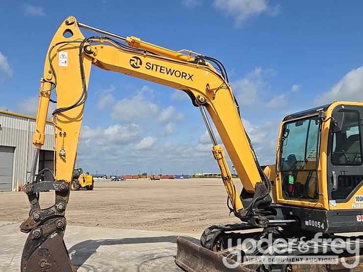 2015-hyundai-80cr-9a-image-27