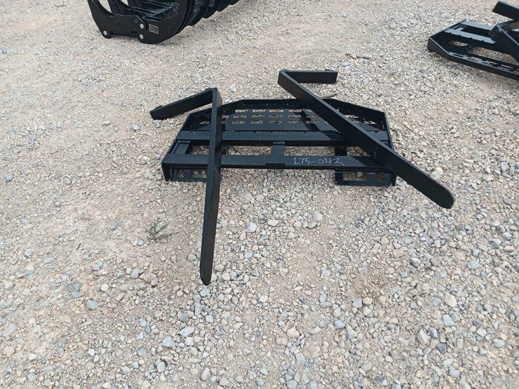 #l75-042-•-future-pallet-fork-skid-steer-attachment-image-1