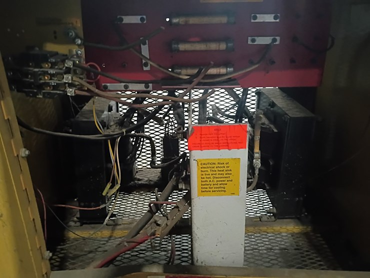 #24850-•-yale-industrial-forklift-battery-charger-image-5