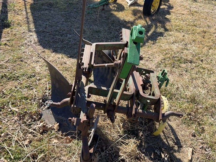 john-deere-three-point-two-bottom-plow-image-6