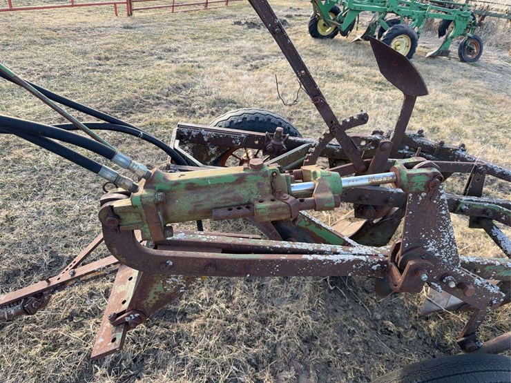 john-deere-pull-type-three-bottom-plow-image-11