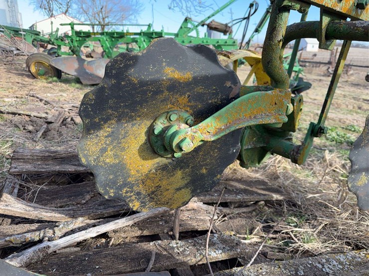 john-deere-pull-type-three-bottom-plow-image-16