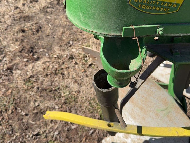 john-deere-pull-type-two-bottom-plow-image-29