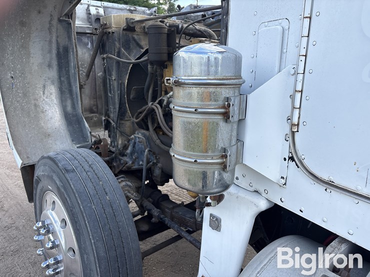 1982-peterbilt-359-image-14