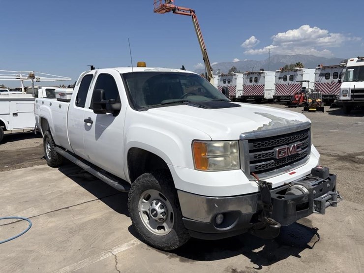 2012-gmc-sierra-2500-image-2