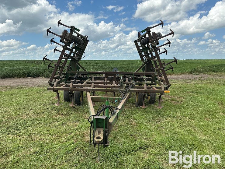 john-deere-field-cultivator-image-2