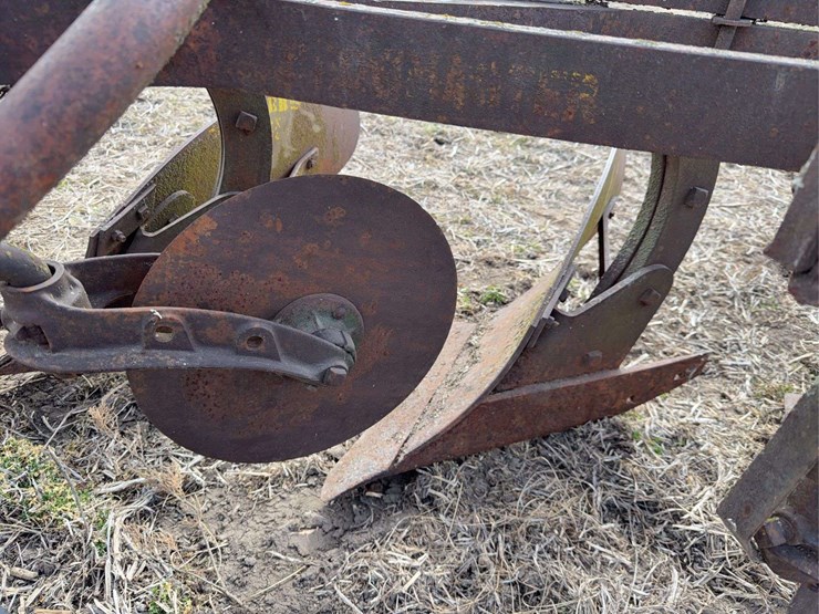 oliver-pull-type-three-bottom-plow-image-21