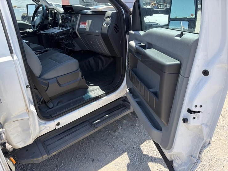 2015-ford-f550-xlt-image-10