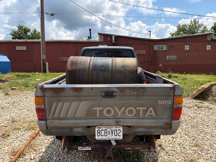 #22709-•-1987-toyota-pickup-truck-(nonrunner)-image-5