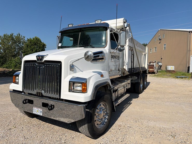 2016-western-star-4700-image-1