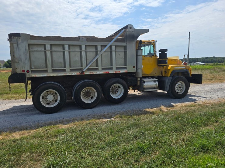 2002-mack-rd688s-image-18