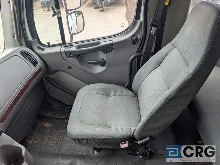 2012-freightliner-m2-stakebed-truck-image-12
