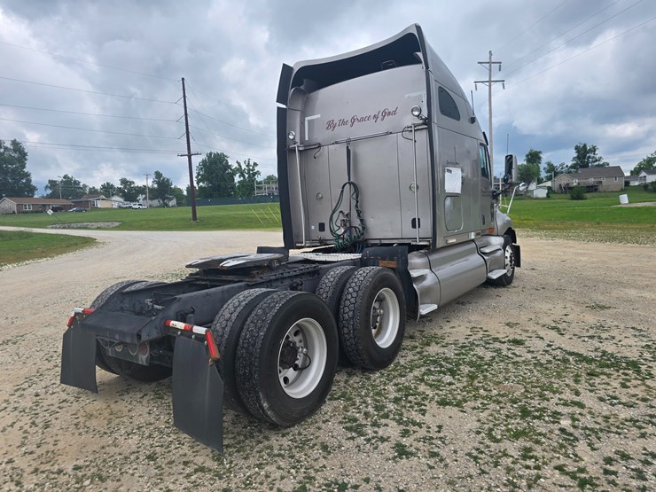 2010-kenworth-t2000-image-15