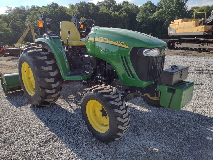 john-deere-4320-image-37
