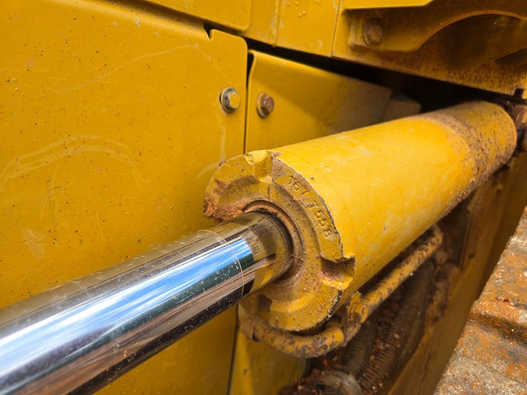 2005-caterpillar-d5n-xl-image-48