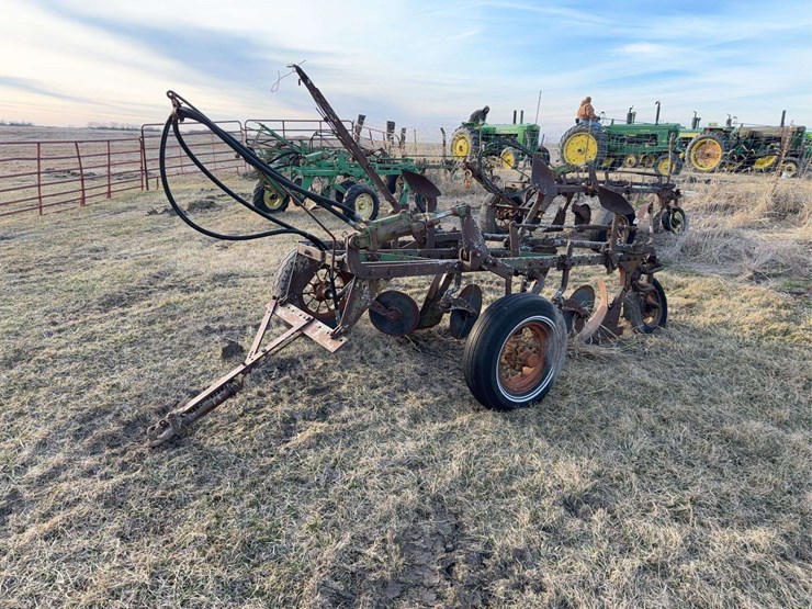 john-deere-pull-type-three-bottom-plow-image-7