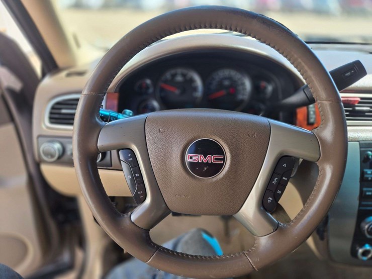 2013-gmc-yukon-image-17