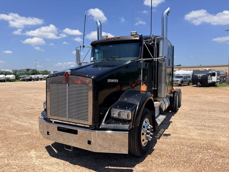 2010-kenworth-t800-image-1