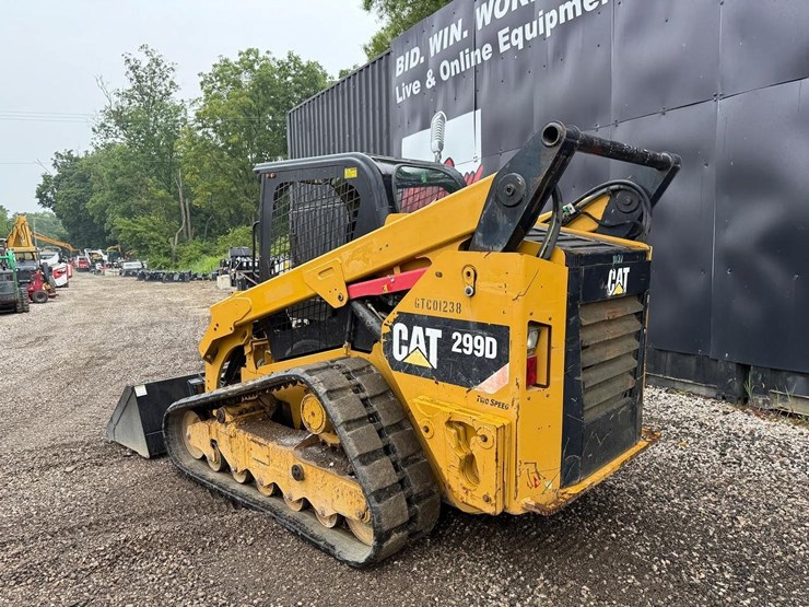 2014-caterpillar-299d-image-2