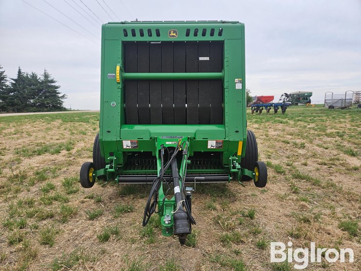 2019-john-deere-560m-image-2