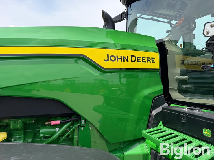 2025-john-deere-8r-370-image-11