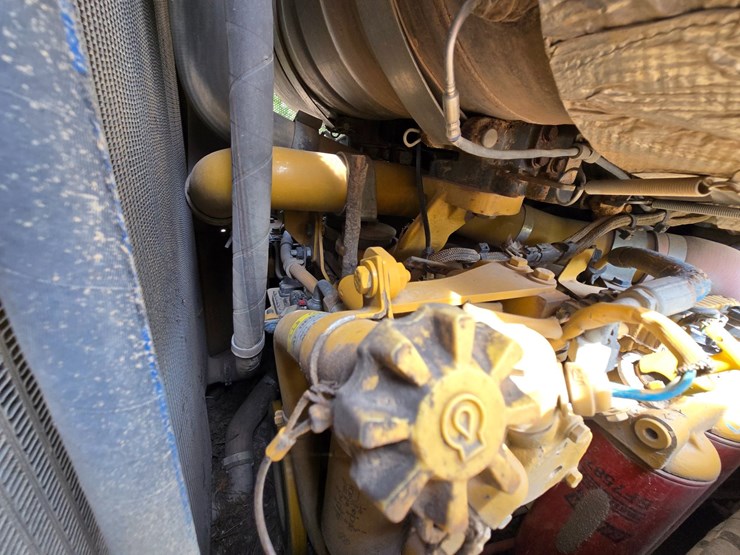 2019-caterpillar-d6-image-21