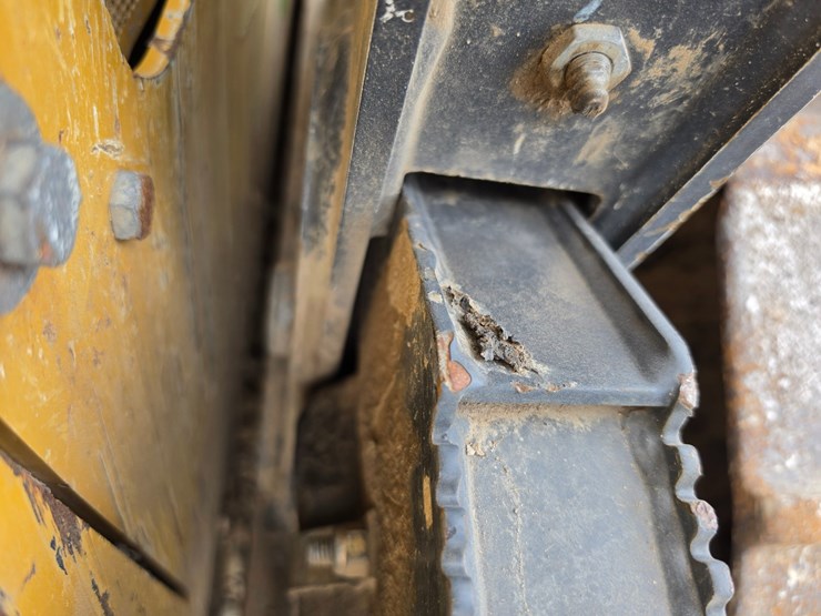 2015-deere-700k-image-101