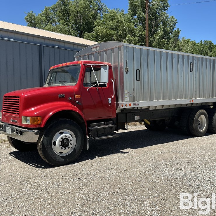 2002 INTERNATIONAL 4900