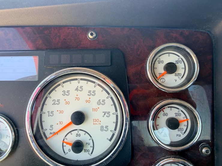 2016-freightliner-122sd-image-104