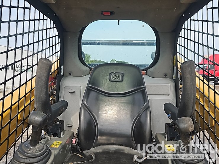2016-caterpillar-262d-image-19