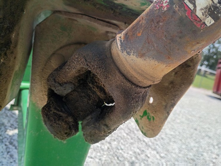 john-deere-348-image-10