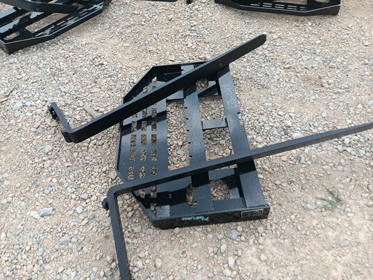 #l75-042-•-future-pallet-fork-skid-steer-attachment-image-5