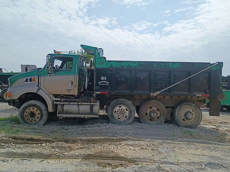 2008-sterling-l9500-image-3