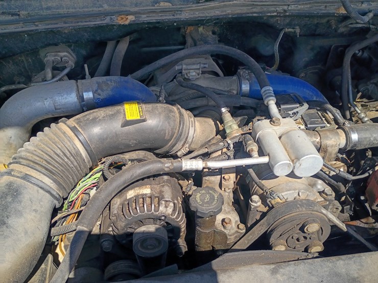 2001-chevrolet-silverado-3500-image-14