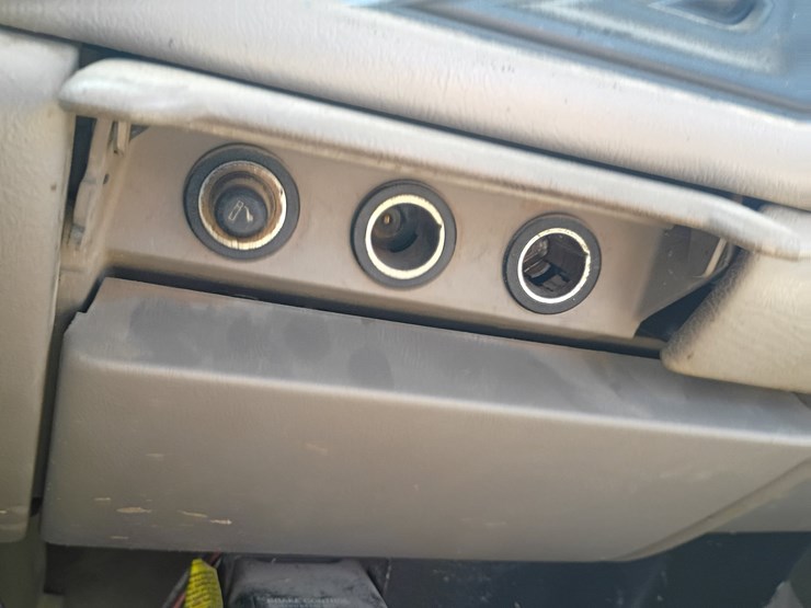 2001-chevrolet-silverado-3500-image-32