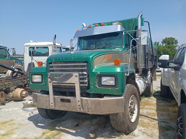 1997-mack-rd688s-image-1