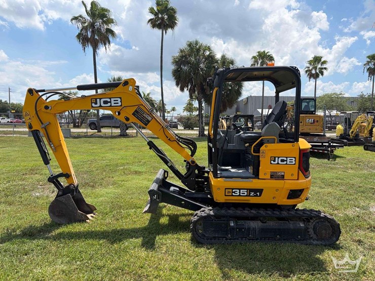 2025-jcb-35z-1-image-1