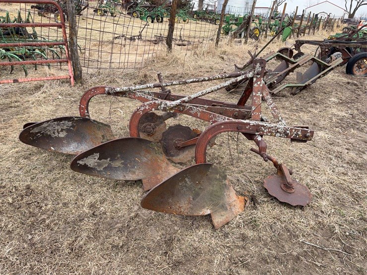 john-deere-pull-type-three-bottom-plow-image-6