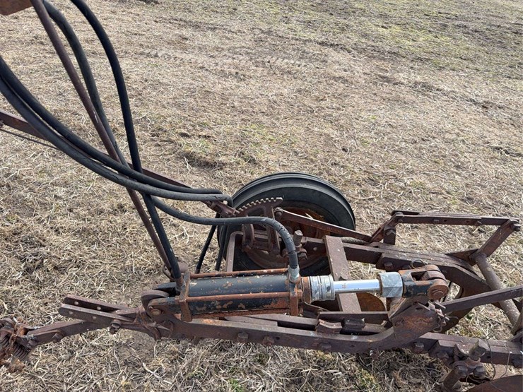 oliver-pull-type-three-bottom-plow-image-13