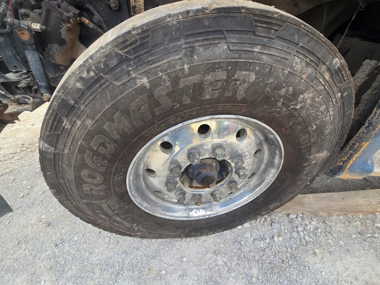 2011-kenworth-t700-image-105