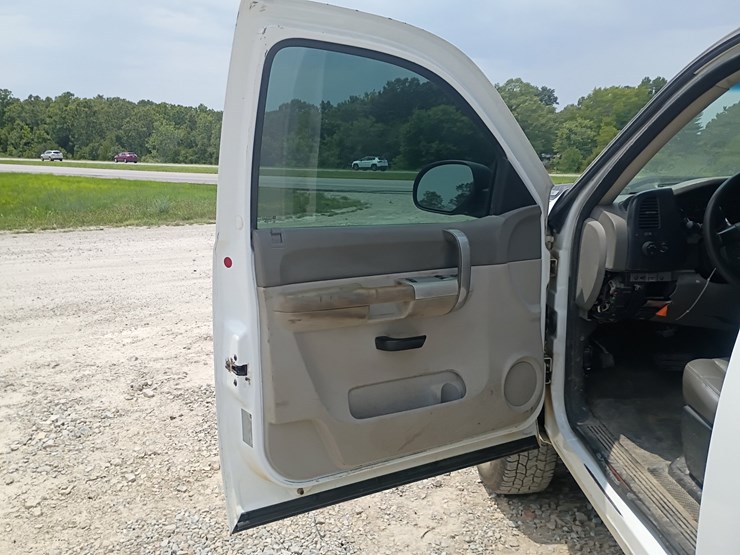 2008-chevrolet-silverado-3500-image-28