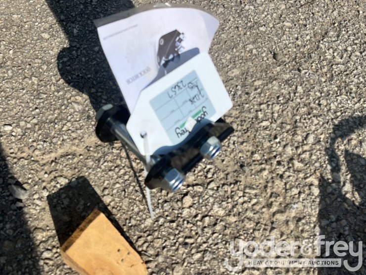 unused-tpm-quick-hitch,-1"-pin-hole-to-suit-0.8-1.4-ton-mini-excavators-image-3