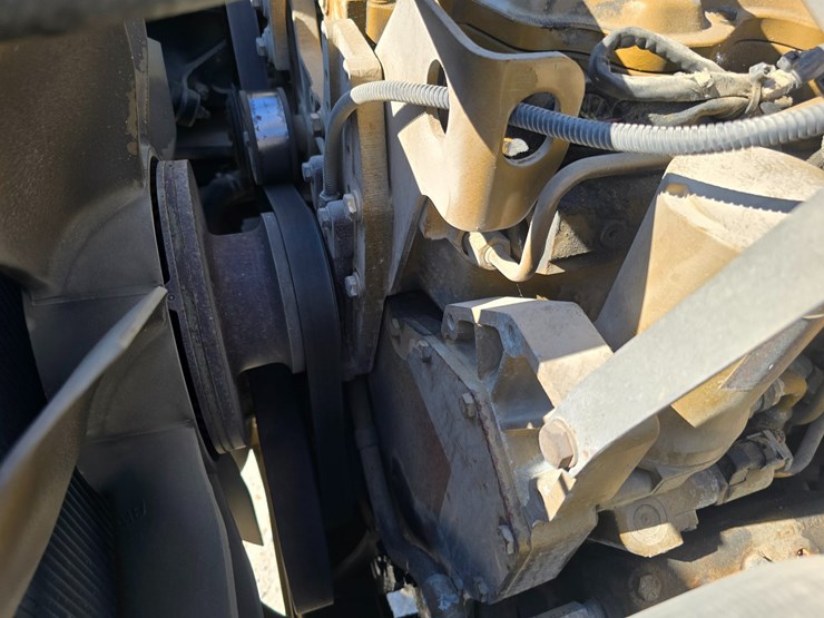 2001-freightliner-fl70-image-37