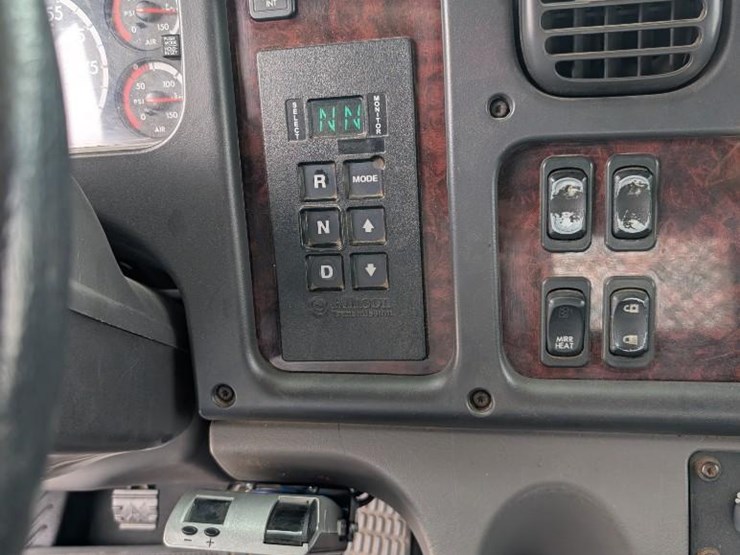 2012-freightliner-m2-stakebed-truck-image-18
